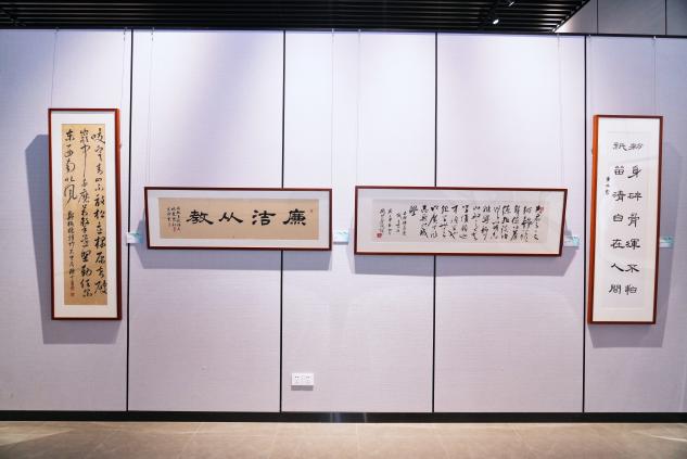我校举行“清风伴行，，，廉韵沁心”清廉文化作品联展
