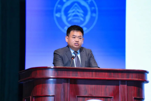 我校召开全校低空科技立异生长大会