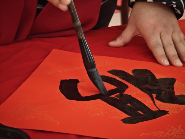 我校举行2025“迎春送福”活动