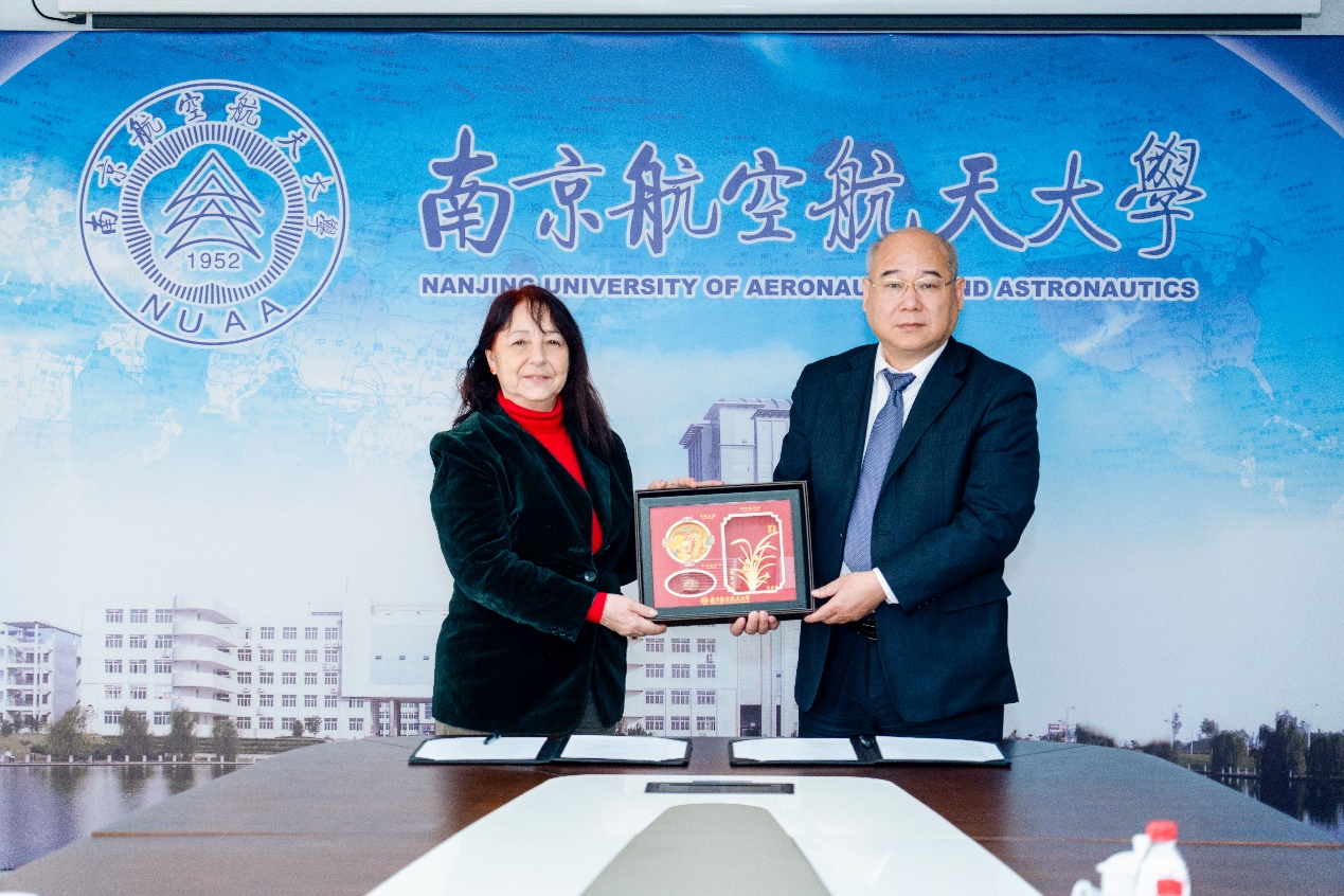 我校与意大利博洛尼亚美术学院举行相助体贴备忘录签约仪式