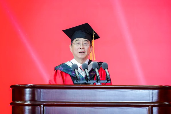 我校举行2025届本科生结业仪式暨学位授予仪式