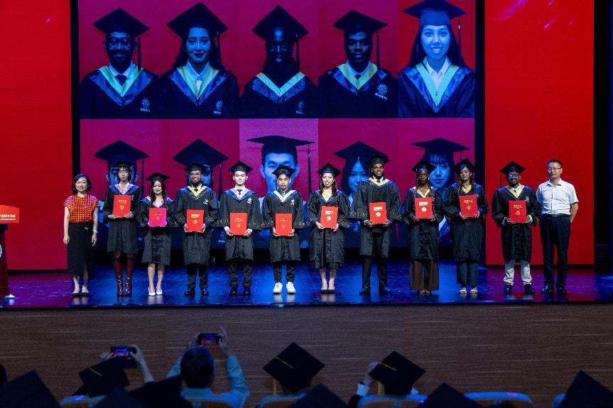 我校举行2025届本科留学生结业仪式暨学位授予仪式
