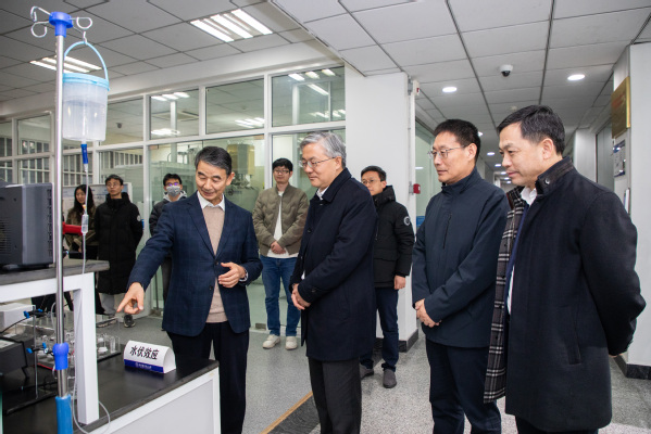 江苏省委常委、南京市委书记周红波来我校走访慰问郭万林院士