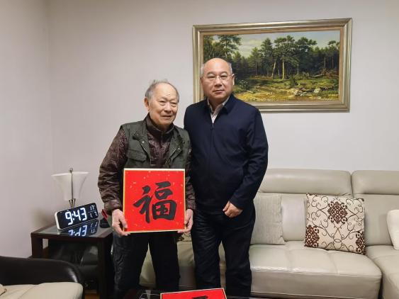 学校向导走访慰问离退休老同志