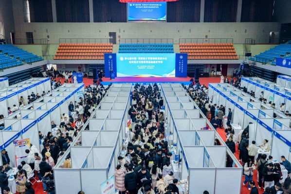 第七届中国·河南招才引智立异生长大会南京专场活动在我校举行