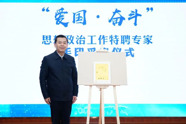 我校举行“弘扬航天精神 引立志进实力”专场报告会