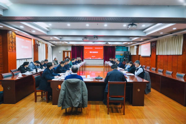 民航华东地区治理局局长万向东来校调研