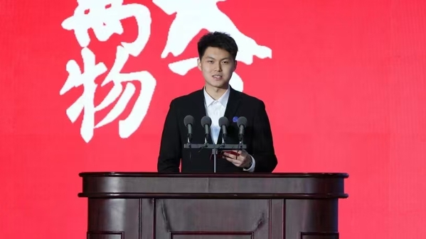 我校举行2024年度学生表扬大会